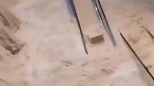 אסון במזרח: שיטפון אדיר החריב קניון ענק בסין - תיעוד לא ייאמן