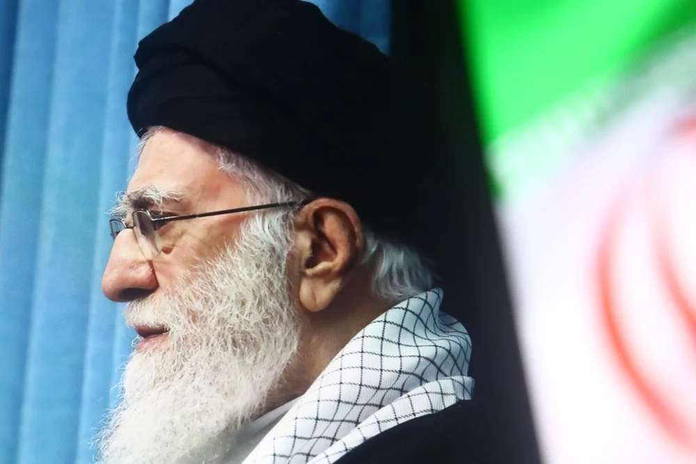 ההיעדרות המסתורית של ח'אמנאי: "החלטות מתקבלות בשלט רחוק"