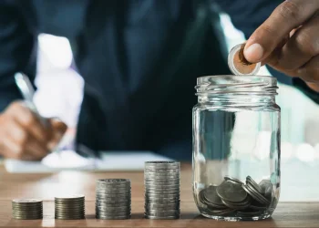 לא מצליחים לחסוך? תתחילו בצעד הזה – זה משנה הכול לא מצליחים לחסוך? תתחילו בצעד הזה – זה משנה הכול