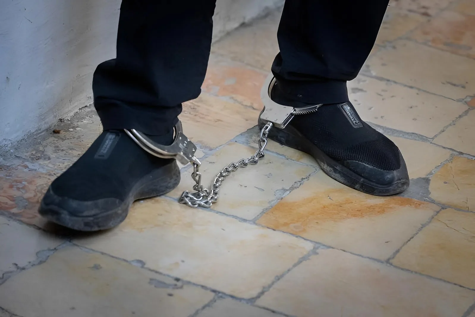 זעזוע: איראן מתנקמת בישראל - דרך התעללות באזרחיה היהודים