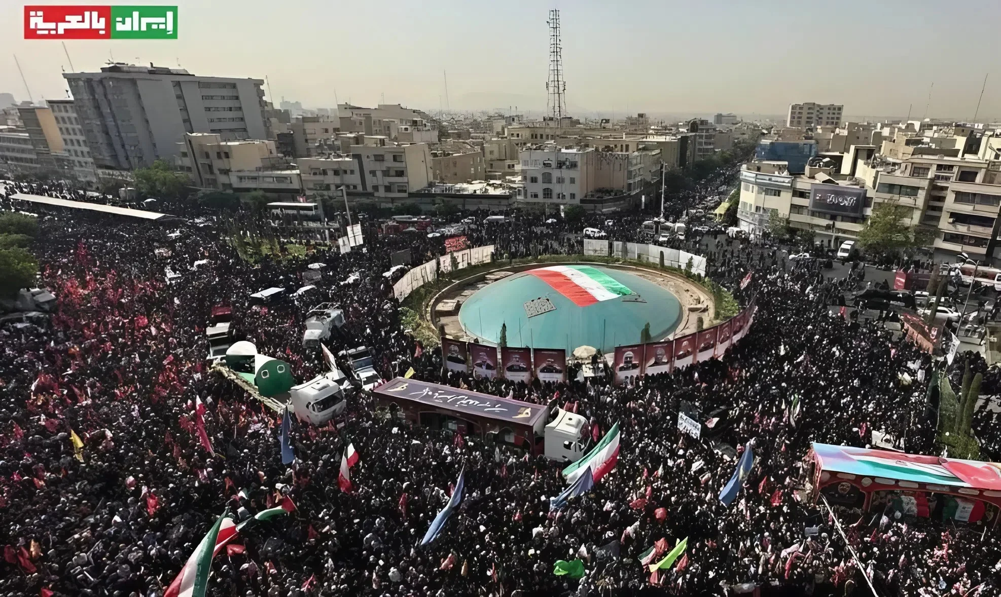 אלפים השתתפו בהלוויה המונית של בכירים איראניים שחוסלו - ח'אמנאי נעדר אלפים השתתפו בהלוויה המונית של בכירים איראניים שחוסלו - ח'אמנאי נעדר