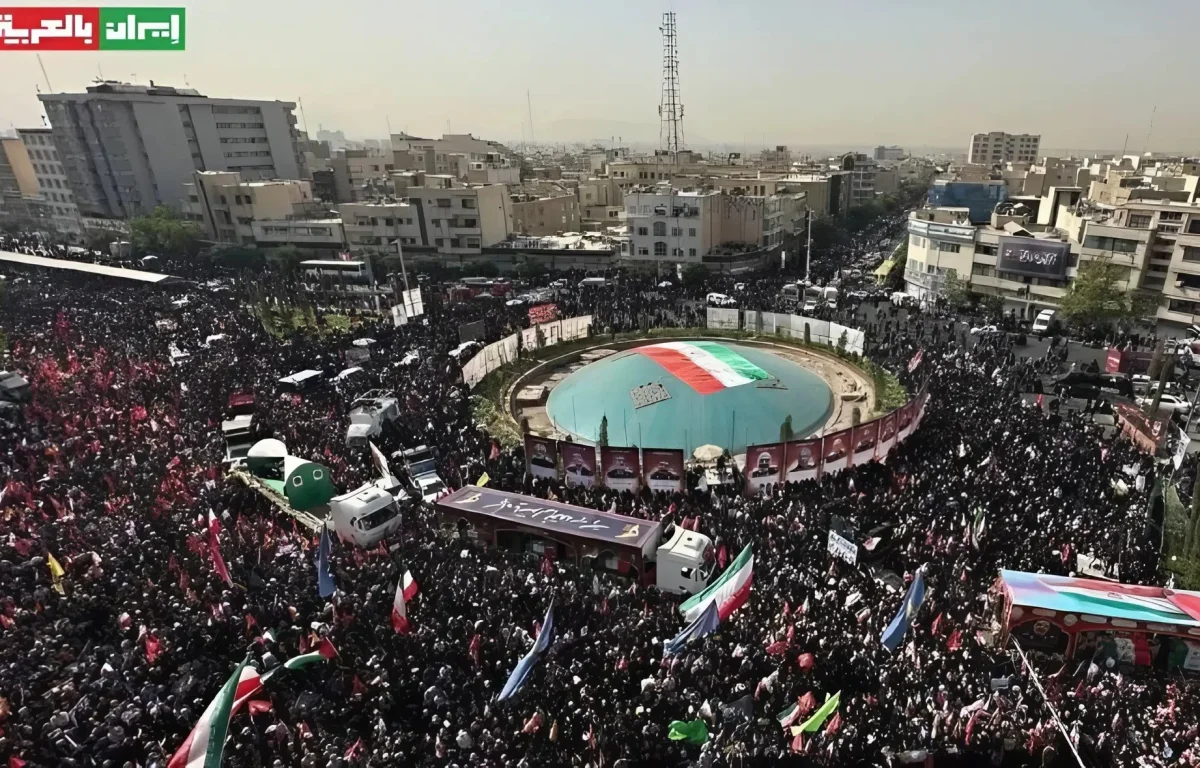 אלפים השתתפו בהלוויה המונית של בכירים איראניים שחוסלו - ח'אמנאי נעדר אלפים השתתפו בהלוויה המונית של בכירים איראניים שחוסלו - ח'אמנאי נעדר