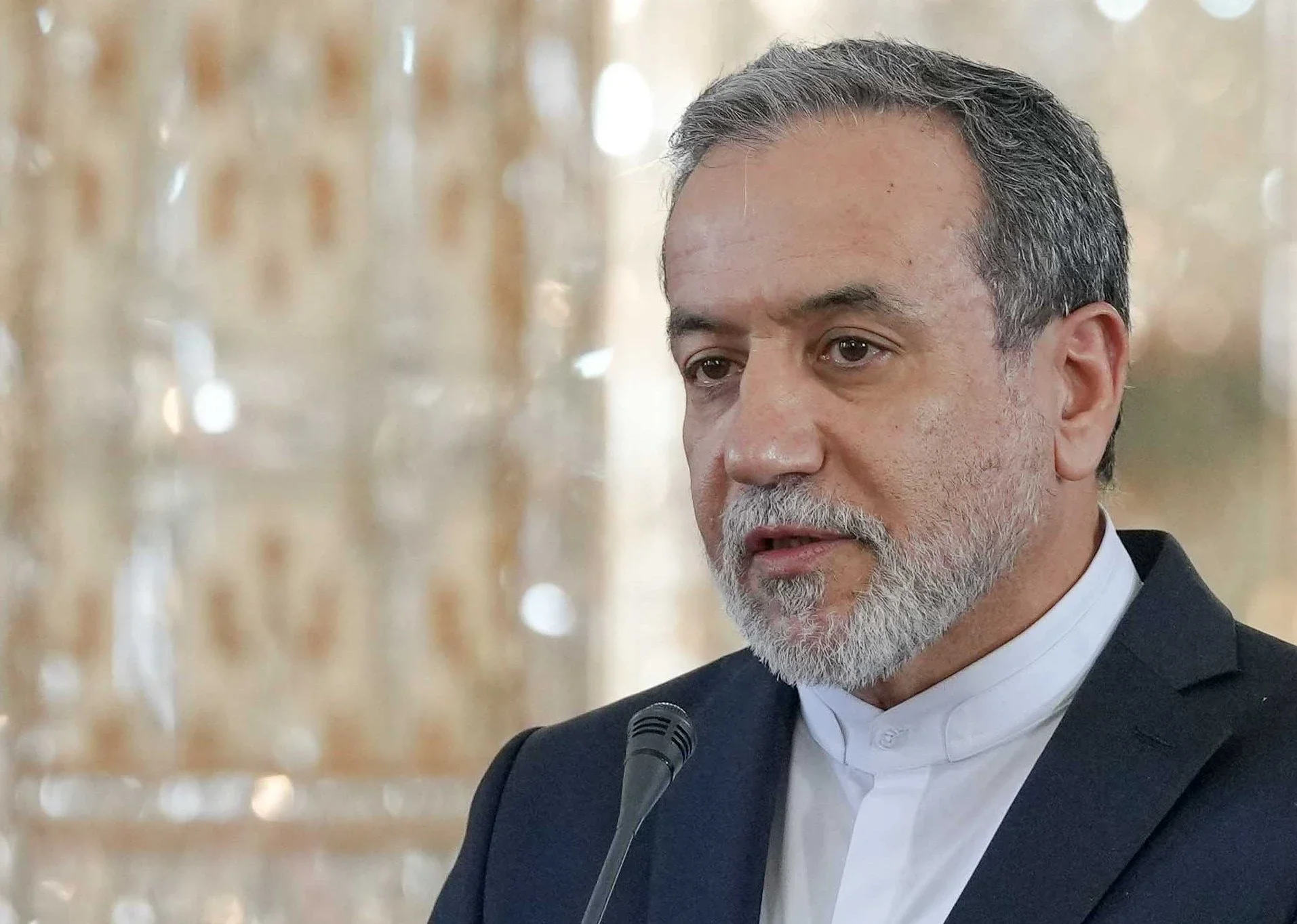 שר החוץ של איראן פרסם את הלוויות הקצינים – ואיים: "נגיב לישראל עד טיפת הדם האחרונה"