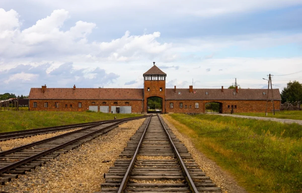 הגילוי שמסעיר את אירופה: ראשת הביון הבריטי החדשה &ndash; נכדה לרוצח יהודים נאצי