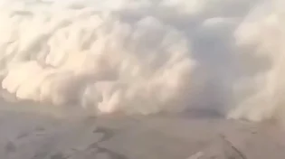 צפו: מהמטוס זה נראה כמו קיר מתקרב - סופת החול שתשאיר אתכם פעורי פה