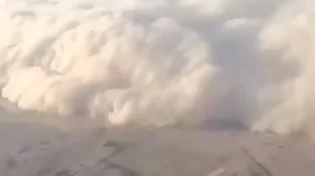 צפו: מהמטוס זה נראה כמו קיר מתקרב - סופת החול שתשאיר אתכם פעורי פה