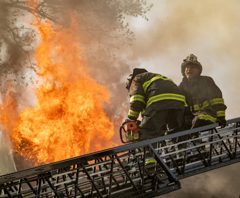 ארה"ב: שריפה הוצתה כדי למשוך כבאים – שני לוחמי אש נרצחו במארב מתוכנן ארה"ב: שריפה הוצתה כדי למשוך כבאים – שני לוחמי אש נרצחו במארב מתוכנן