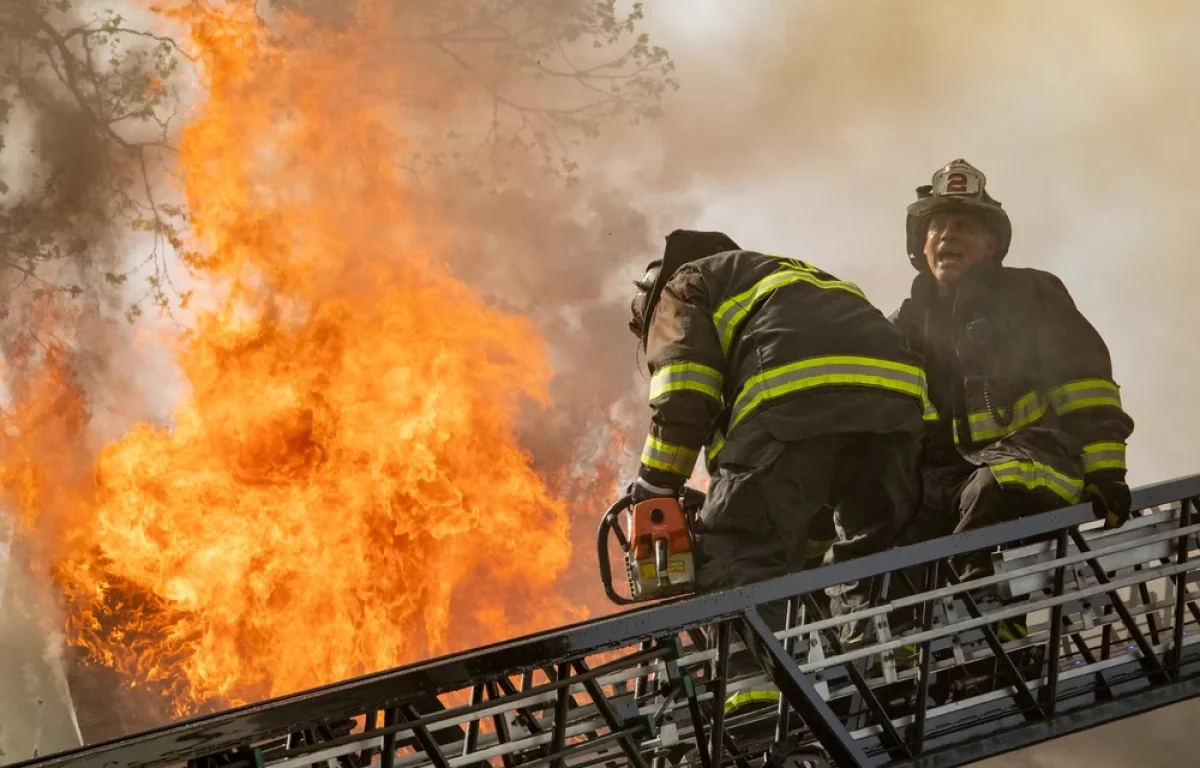 ארה"ב: שריפה הוצתה כדי למשוך כבאים &ndash; שני לוחמי אש נרצחו במארב מתוכנן