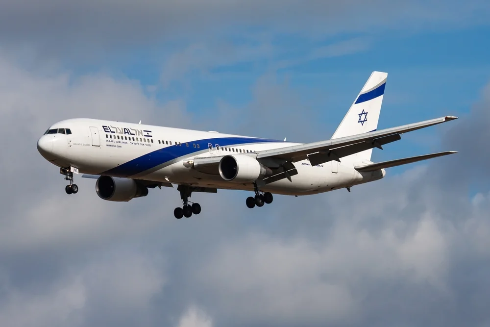 תביעה ייצוגית נגד אל על: "מכרה כרטיסים חדשים לפני שחילצה את התקועים בחו"ל" תביעה ייצוגית נגד אל על: "מכרה כרטיסים חדשים לפני שחילצה את התקועים בחו"ל"