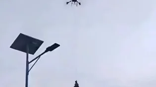 טכנולוגיה מצילת חיים: רחפן חילץ אדם משיטפונות בסין כשסירה נכשלה