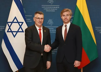 שר החוץ סער בווילנה:  "הזיכרון היהודי כאן תמיד נוכח &ndash; ונמשיך להילחם באנטישמיות יחד"