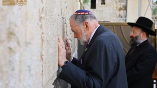 שגריר ארה"ב בישראל, מייק האקבי, ביקר הבוקר בכותל המערבי