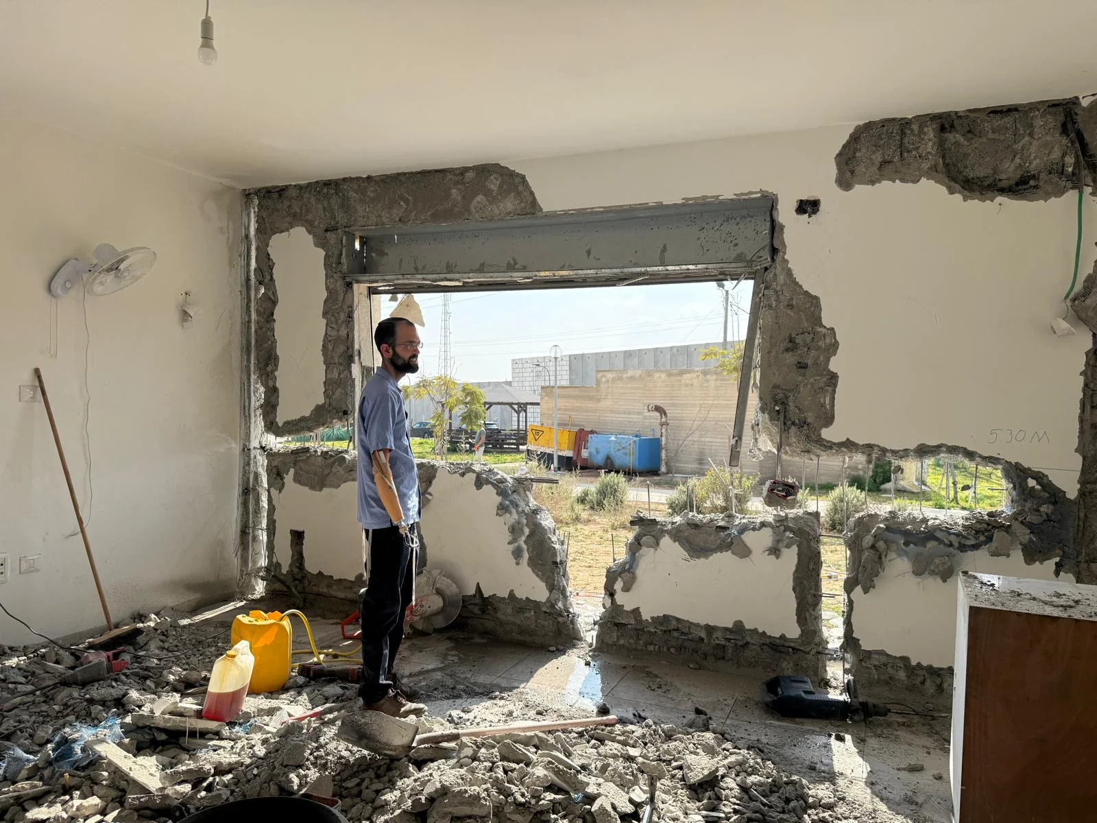 המדינה לא משלמת? הם כן: פרויקט מרגש מציע שיפוץ חינם לנפגעי הטילים