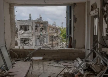 הטילים הוכיחו: מיליון וחצי דירות בישראל לא ישרדו מתקפה – והפתרון? תקוע 15 שנה הטילים הוכיחו: מיליון וחצי דירות בישראל לא ישרדו מתקפה – והפתרון? תקוע 15 שנה