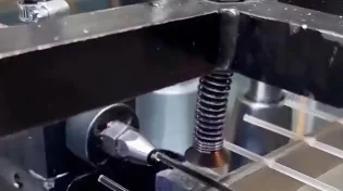 הייתם בטוחים שזה פשוט? חכו שתראו איך באמת ממלאים את זה