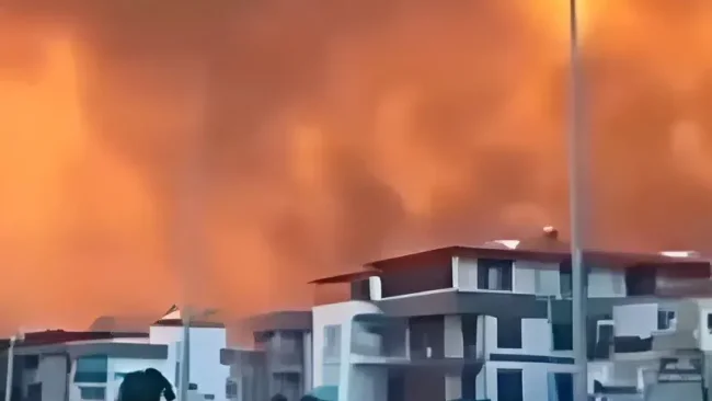 תיעוד מבהיל מטורקיה: שריפות ענק כילו הכול - עשרות אלפים נמלטו