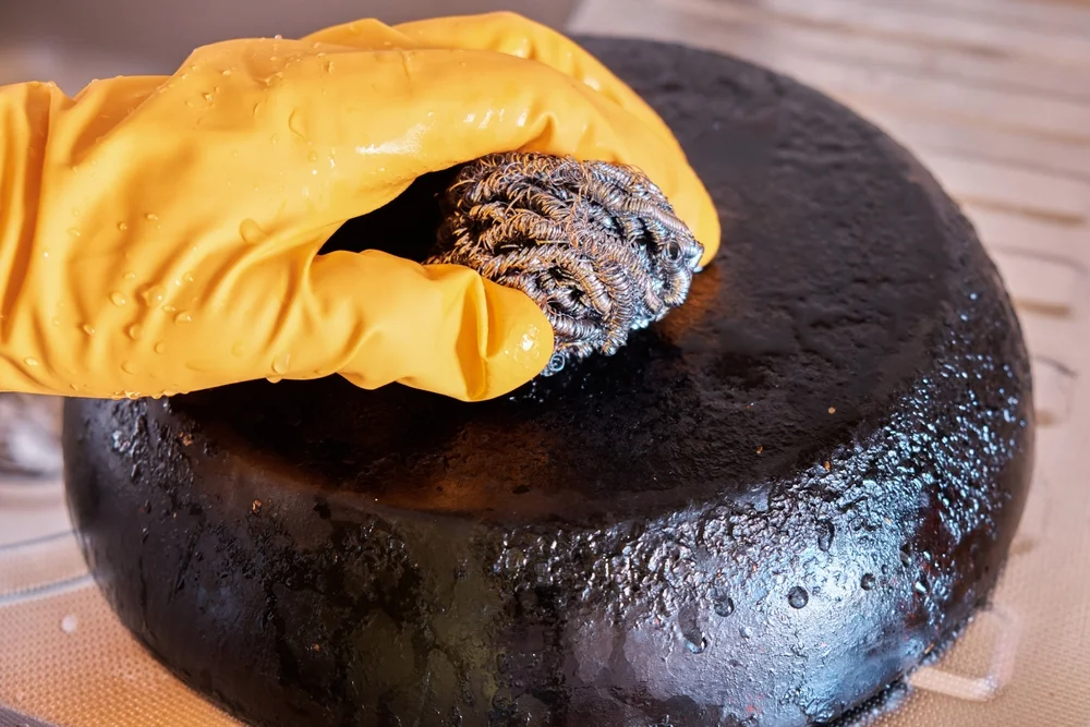 נמאס לכם לקרצף? הטריקים האלה יהפכו כל סיר שרוף לנוצץ תוך דקות נמאס לכם לקרצף? הטריקים האלה יהפכו כל סיר שרוף לנוצץ תוך דקות