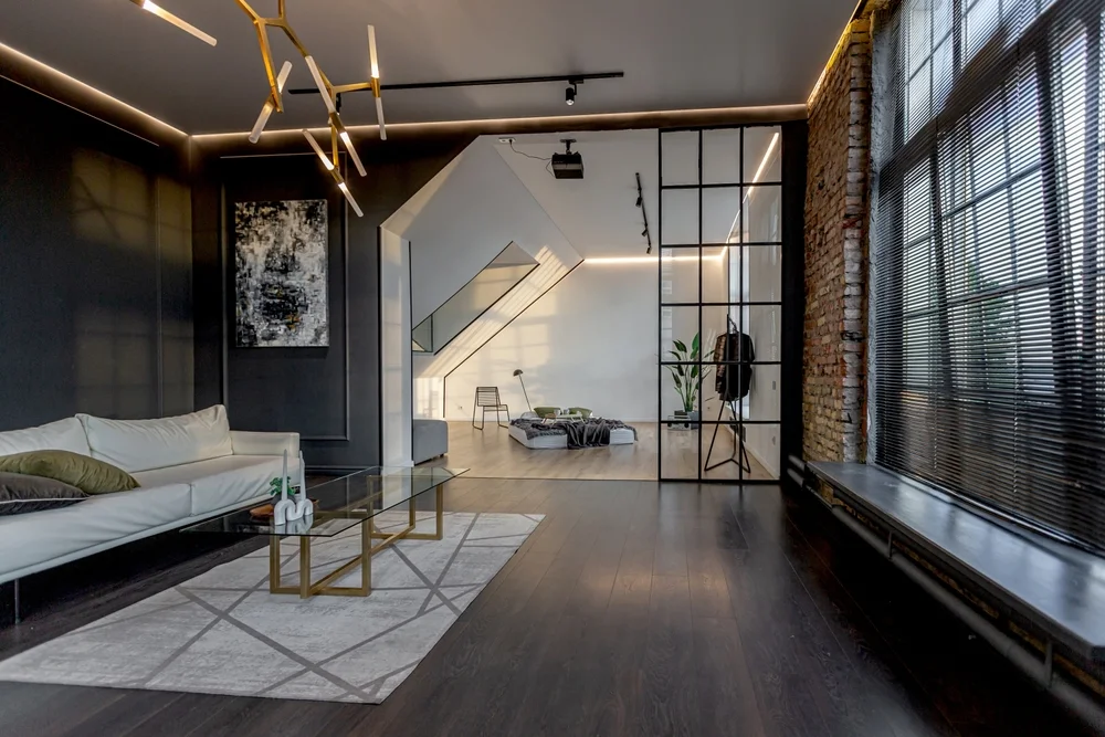 עיצוב חכם ב-5 דקות: הטריק הקטן שמפנה מקום ומשדרג את כל הבית