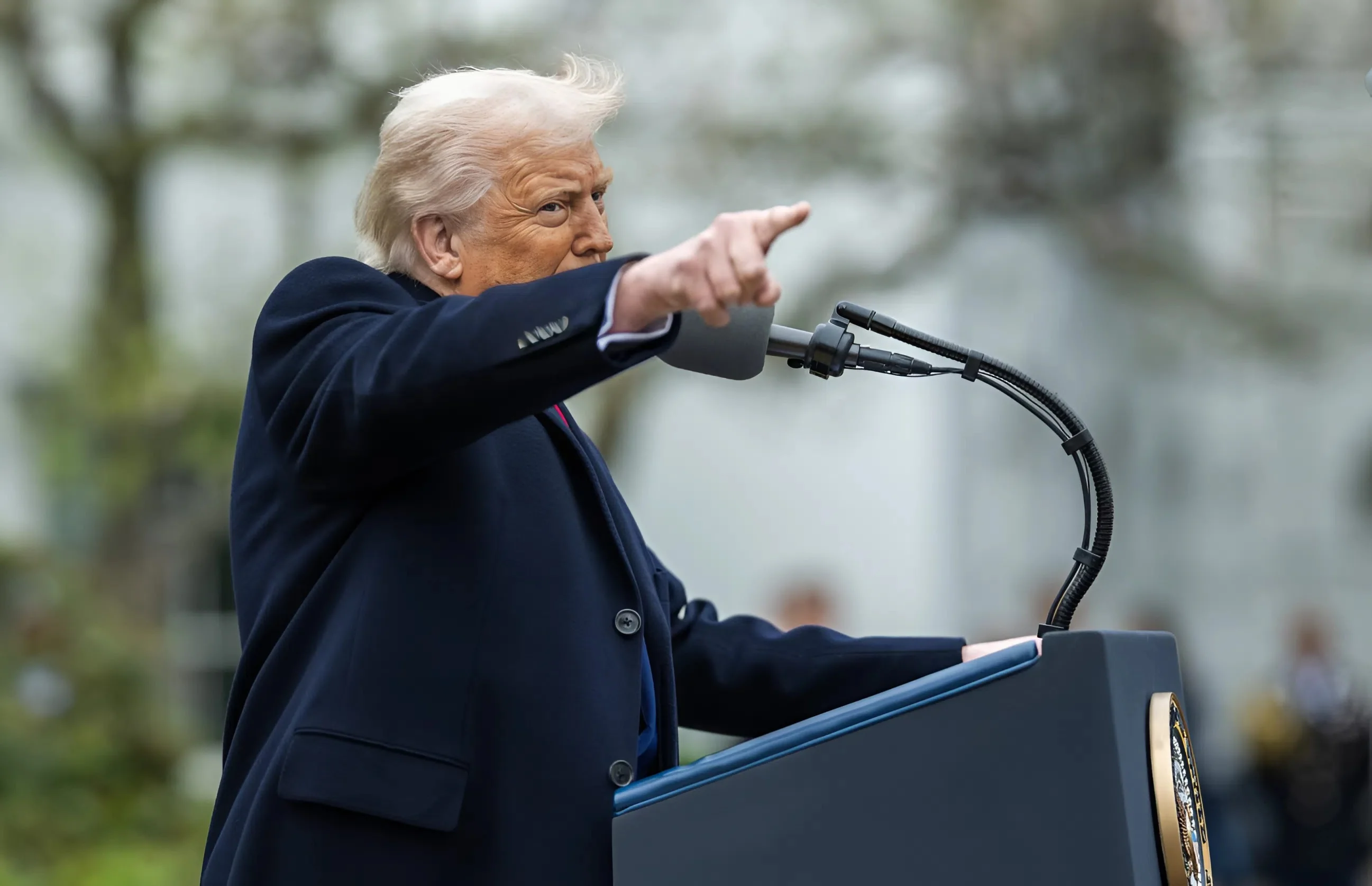 דרמה בסנאט: טראמפ השיג רוב דחוק להעברת החוק הכלכלי המרכזי שלו דרמה בסנאט: טראמפ השיג רוב דחוק להעברת החוק הכלכלי המרכזי שלו