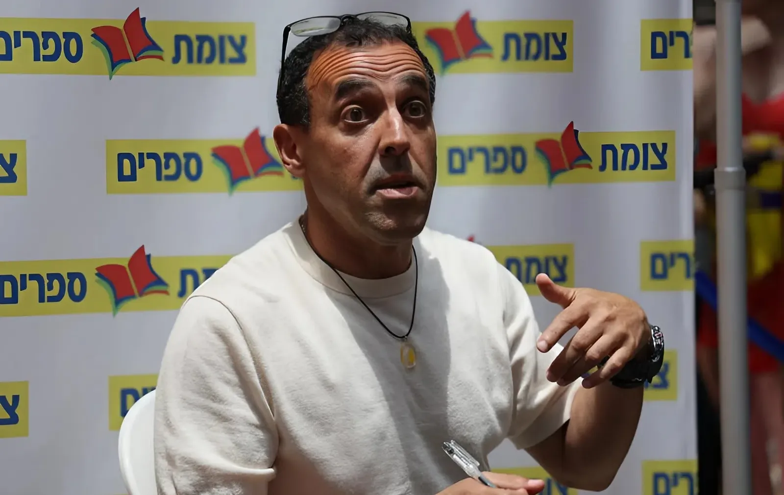 אלי שרעבי ספד לבנותיו: "אני לא מצליח עוד לשאת את הכאב" אלי שרעבי ספד לבנותיו: "אני לא מצליח עוד לשאת את הכאב"