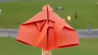 משעמם בבית? תראו איך הפכו דף נייר למשחק הכי כיפי של הקיץ