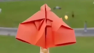 משעמם בבית? תראו איך הפכו דף נייר למשחק הכי כיפי של הקיץ
