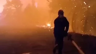 תיעוד בוער: כוחות כיבוי מכל האזור בסוריה - אבל האש לא עוצרת