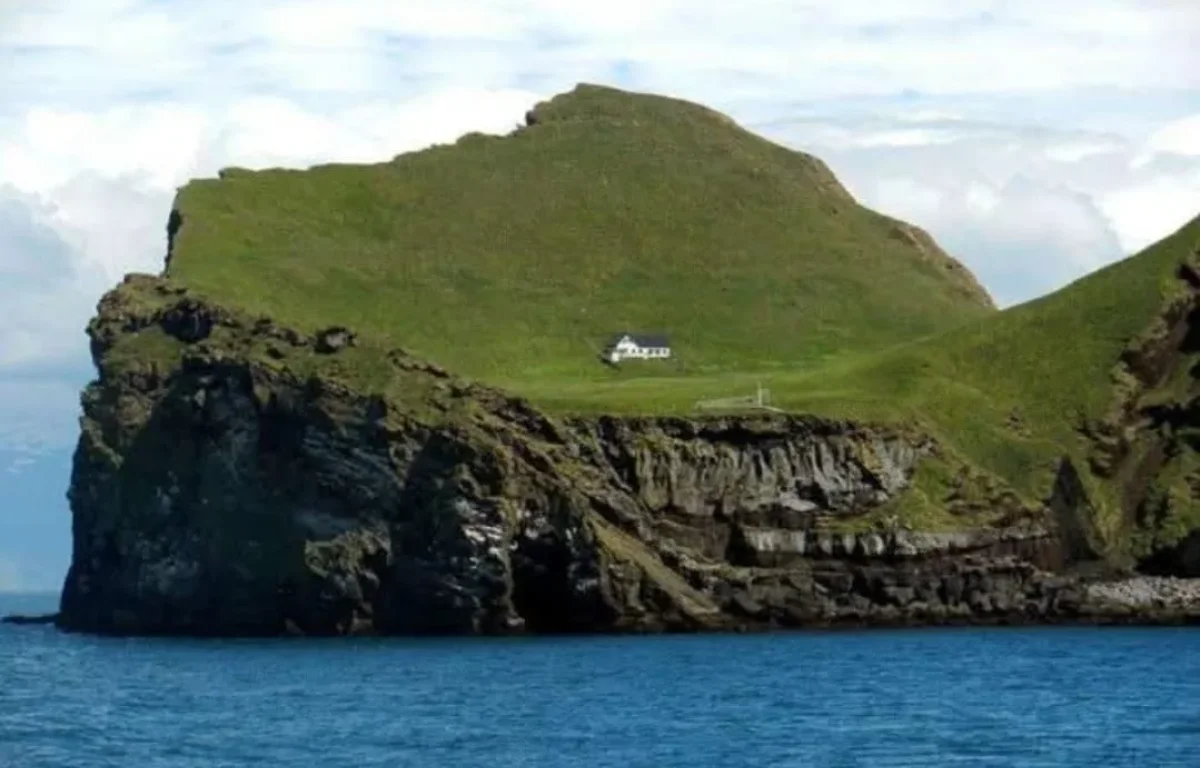 הבית הכי בודד בעולם – ומה שהוא מזכיר לנו על התגלות אלוקית הבית הכי בודד בעולם – ומה שהוא מזכיר לנו על התגלות אלוקית