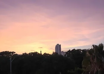 ככה זה נראה רגע לפני שהשמים מדברים  - והמוסר מהדהד בלב