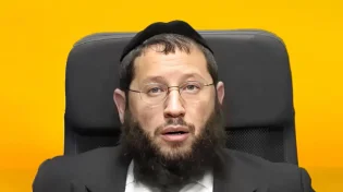הרב אייל אונגר חושף: מה באמת מסתתר מאחורי הציניות שלך - והמחיר הכואב שהיא גובה
