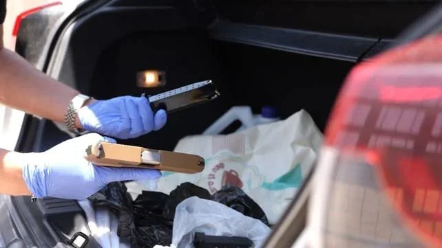 סוכן סמוי שפעל תחת היחידה המרכזית בת"א הפליל 33 חשודים בעבירות סחר בנשק ובסמים סוכן סמוי שפעל תחת היחידה המרכזית בת"א הפליל 33 חשודים בעבירות סחר בנשק ובסמים