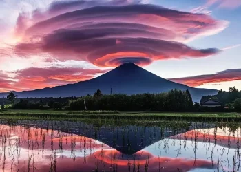 מעל ראש ההר: תופעה נדירה שגורמת לרבים לעצור ולחשוב - גם בעיניים של אמונה מעל ראש ההר: תופעה נדירה שגורמת לרבים לעצור ולחשוב - גם בעיניים של אמונה