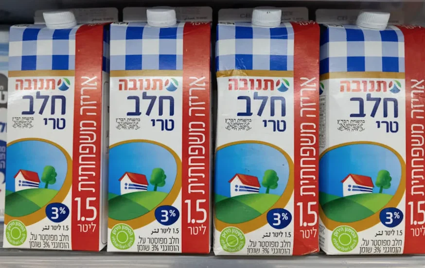 שותים חלב מקרטון? בד״ץ מזהיר: ״לשטוף היטב - או לעבור לשקיות״