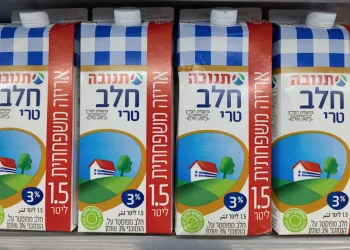 שותים חלב מקרטון? בד״ץ מזהיר: ״לשטוף היטב - או לעבור לשקיות״