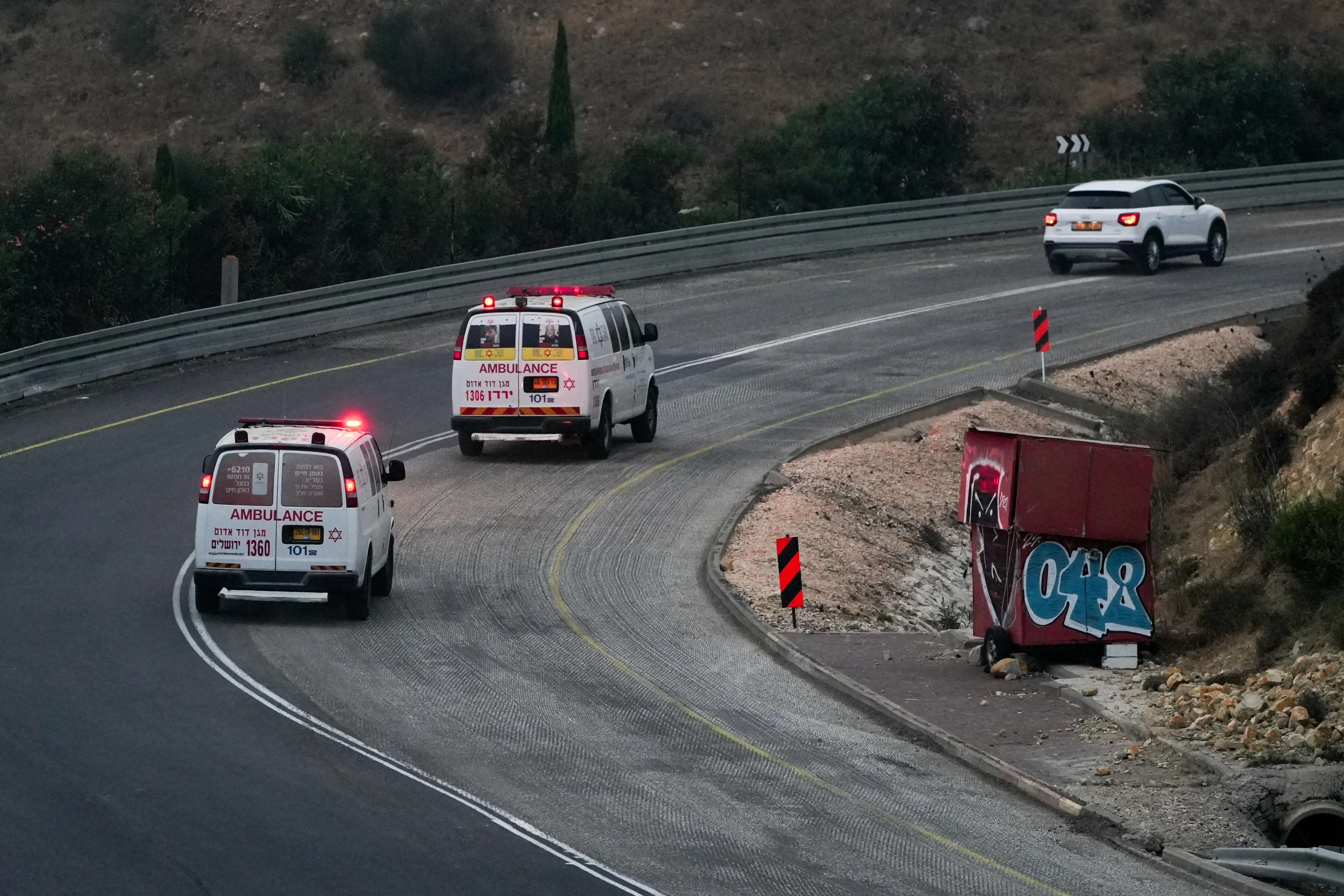 סמוך לנבי מוסא: 10 חיילים נפצעו כתוצאה מהתהפכות אוטובוס סמוך לנבי מוסא: 10 חיילים נפצעו כתוצאה מהתהפכות אוטובוס