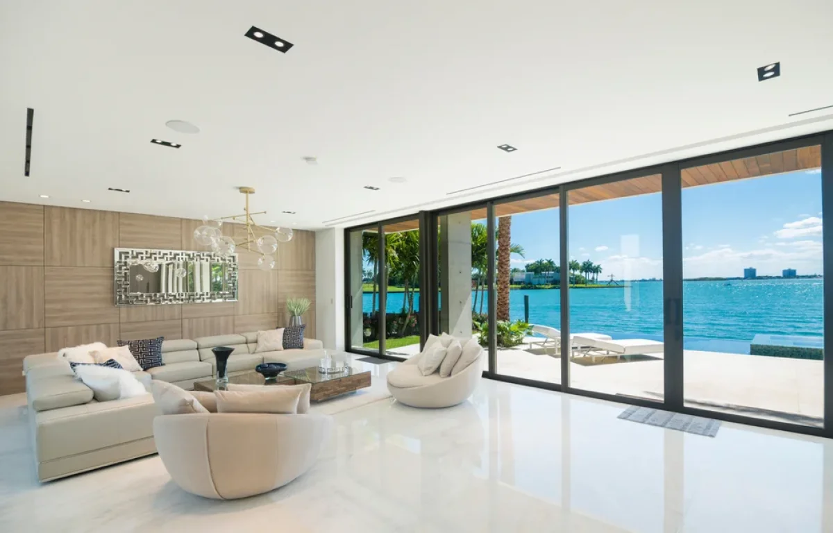 לגרום לבית להיראות יוקרתי. זה באמצעות צבע אחד בלבד לגרום לבית להיראות יוקרתי. זה באמצעות צבע אחד בלבד