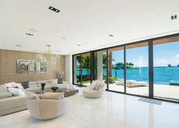 לגרום לבית להיראות יוקרתי. זה באמצעות צבע אחד בלבד לגרום לבית להיראות יוקרתי. זה באמצעות צבע אחד בלבד