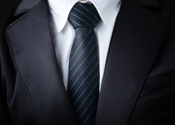 קנה חליפה חדשה. האם מותר לו להגיד בשבת כמה היא עלתה?