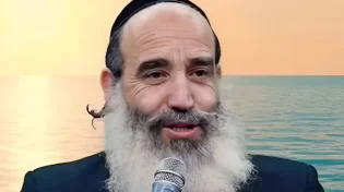 הרב יצחק פנגר: זוגיות זה לא מקום שאתה ״מתגלה בו״ - אלא מתגלה מחדש