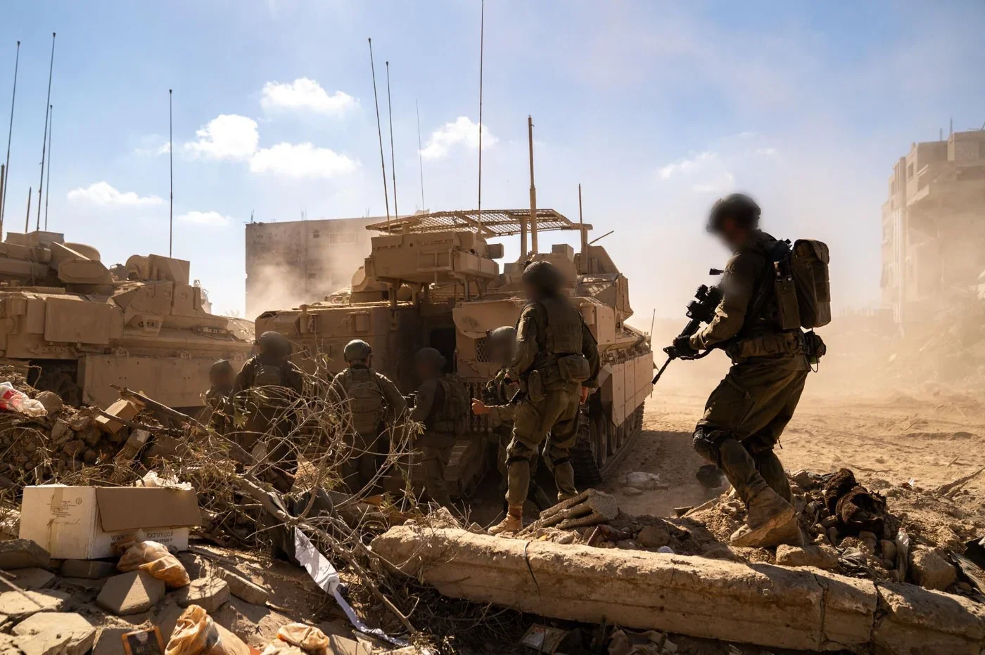 לוחם צה"ל נפצע קשה בקרב בחאן יונס; צה"ל תקף 120 מטרות טרור ברצועה לוחם צה"ל נפצע קשה בקרב בחאן יונס; צה"ל תקף 120 מטרות טרור ברצועה