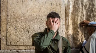 הרב שלום ארוש בקריאה נוקבת: "תפסיקו להתפלל רק על אנשים"