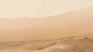 כך נראית פני השטח של מאדים - תיעוד מרהיב ממצלמות הרובר של נאס״א
