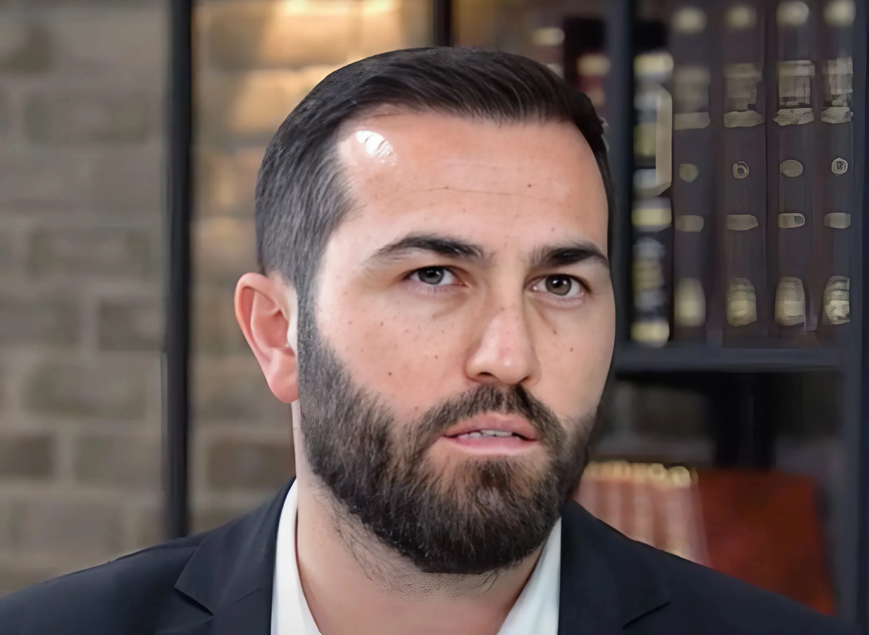 "הייתי מחלל שבת עם ציצית": יחצ"ן המסיבות המוכר שברח מהלילה ישר אל האור