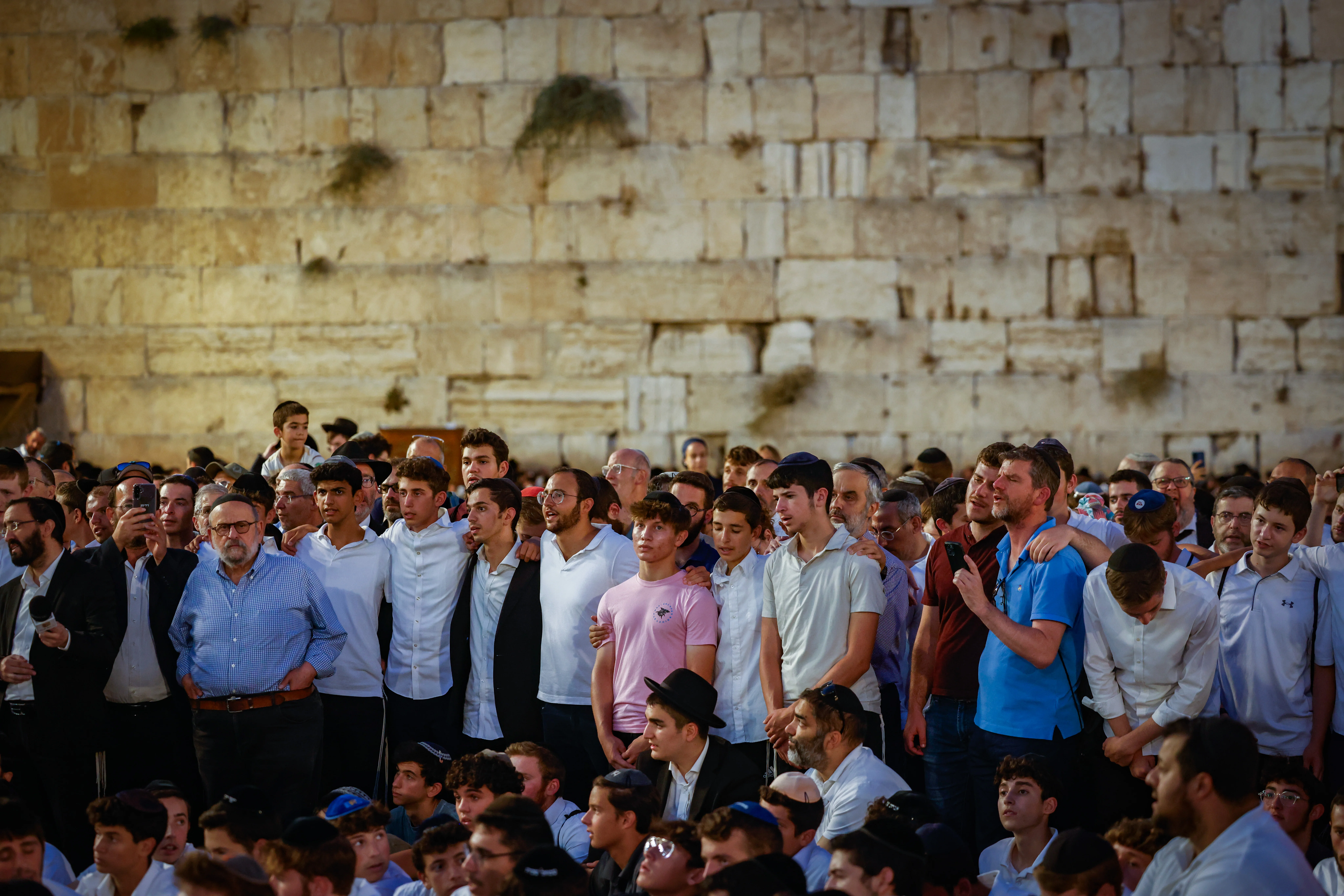 "לא סתם אבלות". איך נכון להסתכל על מנהגי האבלות בימי אלו?