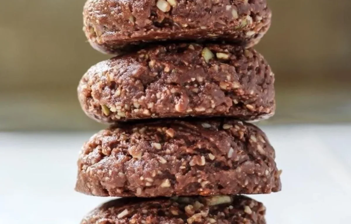 קינוח מושלם לצאת מהצום - עוגיות בראוניז טבעוניות ללא אפייה קינוח מושלם לצאת מהצום - עוגיות בראוניז טבעוניות ללא אפייה