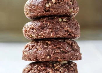 קינוח מושלם לצאת מהצום - עוגיות בראוניז טבעוניות ללא אפייה קינוח מושלם לצאת מהצום - עוגיות בראוניז טבעוניות ללא אפייה