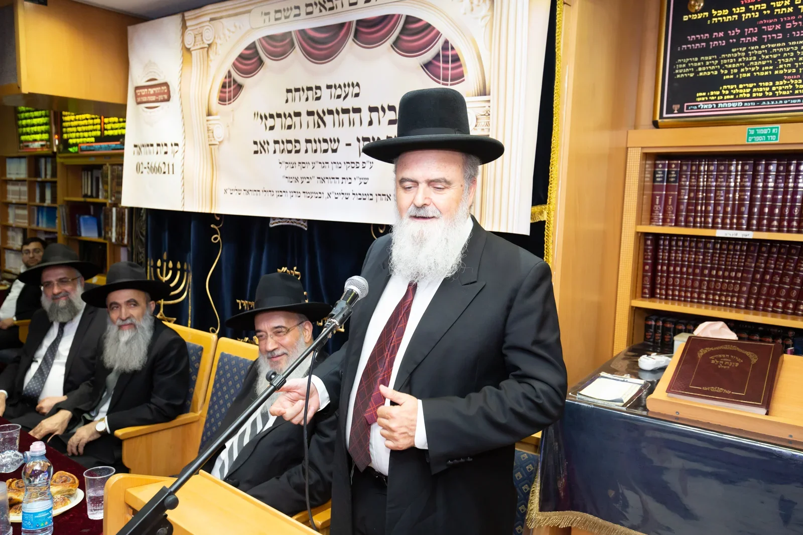 הרב אהרן בוטבול: "בי' באב נמנעים מבשר, יין וברכת שהחיינו" הרב אהרן בוטבול: "בי' באב נמנעים מבשר, יין וברכת שהחיינו"