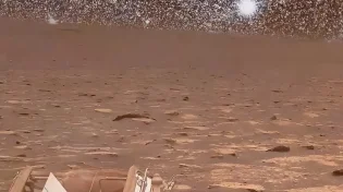 האם זו התמונה היפה ביותר שצולמה אי פעם ממאדים? תראו איך נראים השמיים בלילה, מ־140 מיליון מייל מכדור הארץ