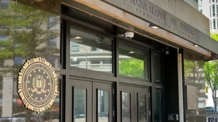 ראש ה-FBI נשאל על מחלקת זיוף שטרות, וזה מה שהיה לו להגיד