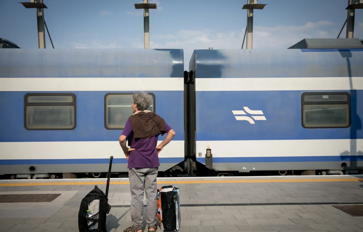 שיבושים ברכבת ישראל: תקלה בתשתיות החשמל משביתה קווים מרכזיים